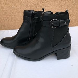 New KushyShoo Women’s Ankle Boots Size 8